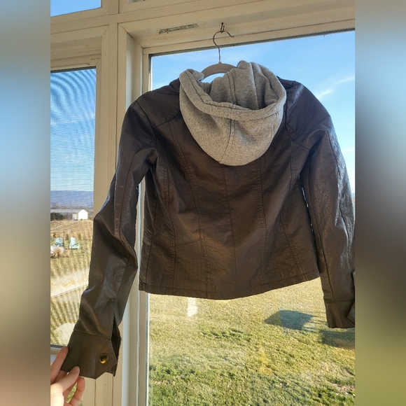 Leather jacket - Picture 5 of 7